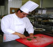Los mejores alrededor del mundo y la Universidad San Francisco de Quito usan cuchillos GLOBAL y accesorios de cocina Distribuidos por Ideas Etcetera Ecuador. 